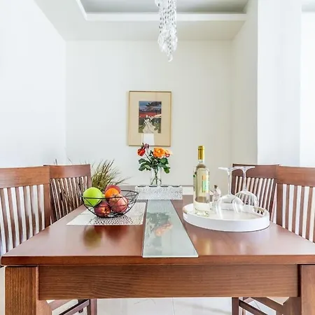 Classy Vintage Apt Near Centre Bendevís