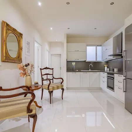 Apartament Classy Vintage Apt Near Centre