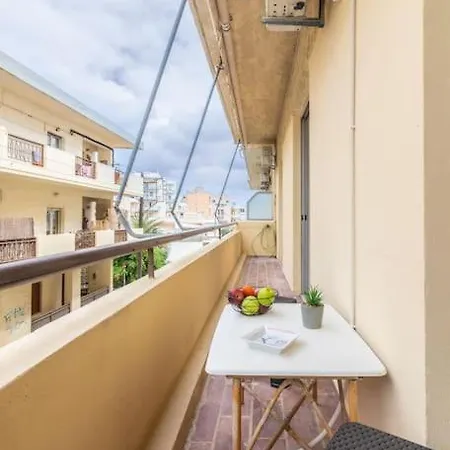 Classy Vintage Apt Near Centre Apartament *